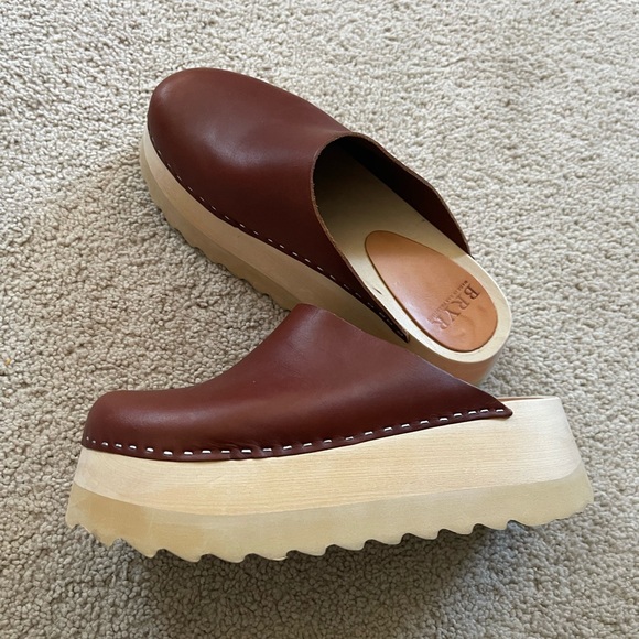 Bryr Chestnut Chonk Clogs Sandals - Picture 1 of 5